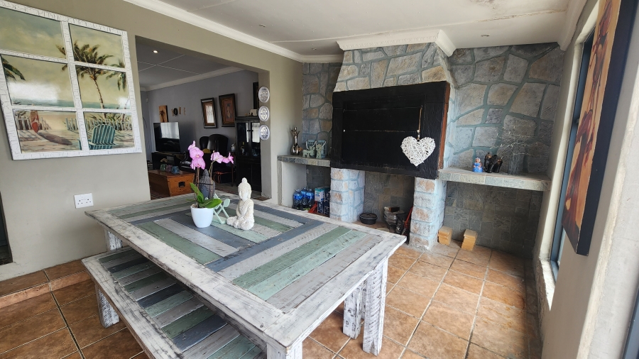 3 Bedroom Property for Sale in Sandbaai Western Cape